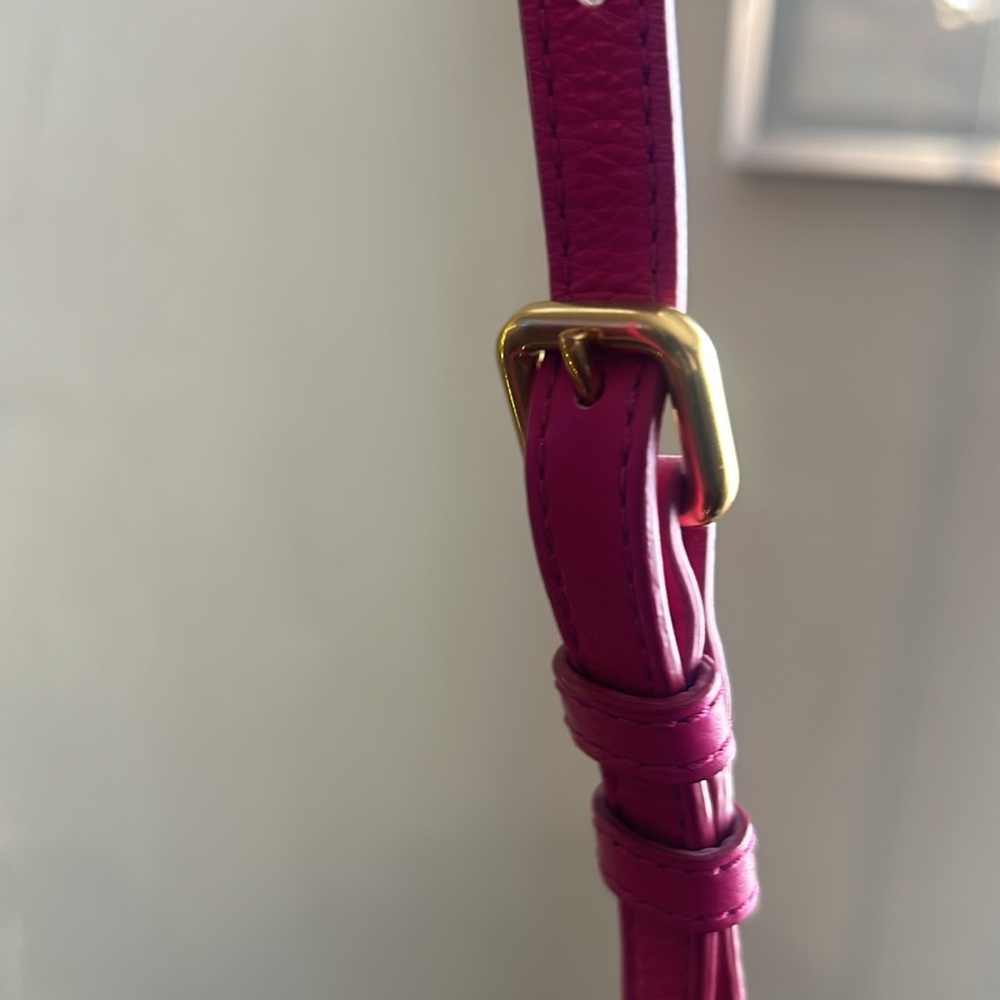 Marc By Marc Jacobs Hot Pink Leather Shoulder Bag with Black & White Logo Lining - Picture 5 of 8